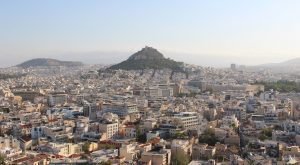 Φθηνά για τους ξένους τα ακίνητα στην Ελλάδα