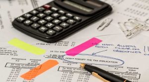 Ελεύθεροι επαγγελματίες: Αναβιώνουν τα αντικειμενικά κριτήρια φορολόγησης