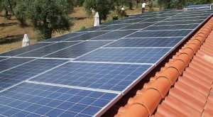 Φωτοβολταϊκά στη Στέγη: Πότε ανακαλείται η χρηματοδότηση – Τι να προσέξουν οι δικαιούχοι