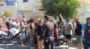 Απειλές κατά τη διάρκεια ελέγχων καταγγέλλουν οι μηχανικοί – Ένταση το μεσημέρι έξω από τεχνικό γραφείο – video + photos