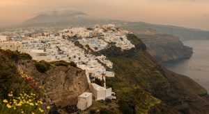 Σαντορίνη: Stop σε νέες άδειες για την εκτός σχεδίου δόμηση