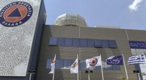 Δήμαρχος Ηρακλείου: Οι ρηγματώσεις εξελίσσονται, διατρέχουν ακανόνιστα τον οικισμό στην περιοχή Βούτες