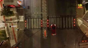 Δείτε πως λειτουργούν στην πράξη οι έξυπνες διαβάσεις σε κεντρικό δρόμο-Εντυπωσιακό video