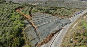 Δρ. Κ. Σαχπάζης: Σταθεροποίηση Κατολίσθησης Μεγάλης Κλίμακας  στην Ιόνια Οδό (Χ.Θ. 127+000, Συκούλα Άρτας)  με Υβριδική Ηλεκτροχημική Σταθεροποίηση (ECS)